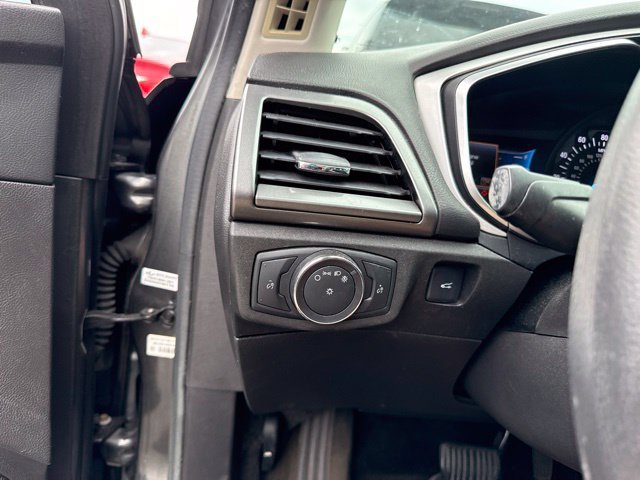 Used 2016 Ford Fusion SE FWD image 9