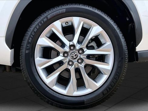 Used 2023 Toyota Highlander Limited FWD image 11