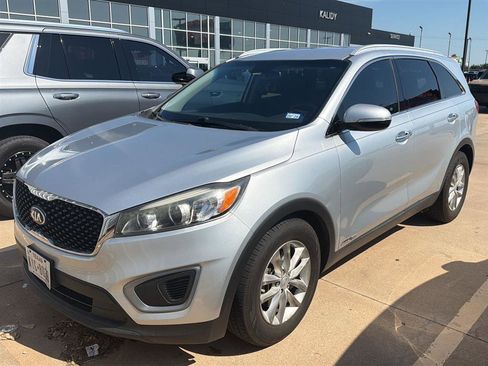 Used 2016 Kia Sorento LX w/ LX Convenience Package AWD/4WD image 3