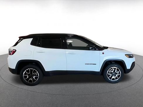 Used 2025 Jeep Compass Trailhawk AWD/4WD image 14