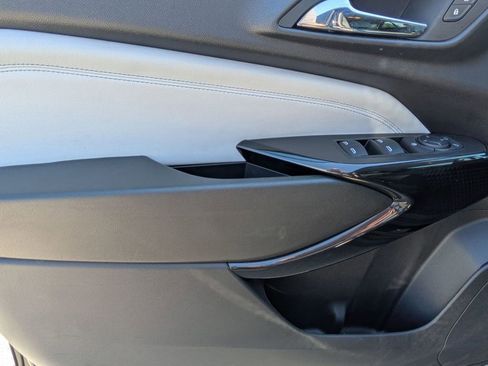 Used 2025 Chevrolet Trax LT w/ LT Convenience Package image 13