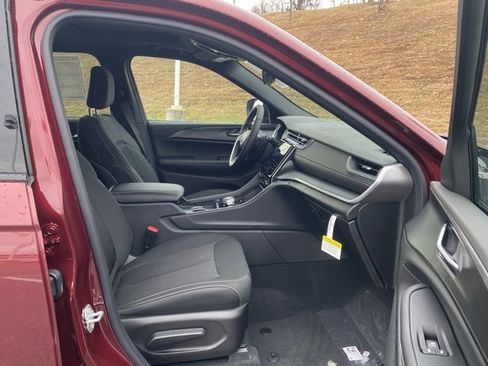 New 2025 Jeep Grand Cherokee L Laredo image 27