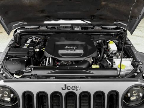 Used 2013 Jeep Wrangler Unlimited Sahara w/ Connectivity Group AWD/4WD image 48
