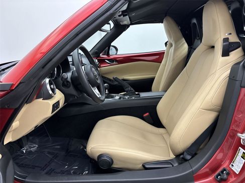 Used 2017 MAZDA MX-5 Miata RF Grand Touring image 25