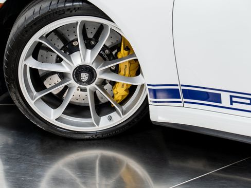 Certified 2016 Porsche 911 R RWD image 42
