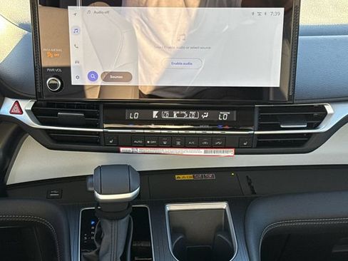 Used 2026 Toyota Sienna XLE FWD image 12
