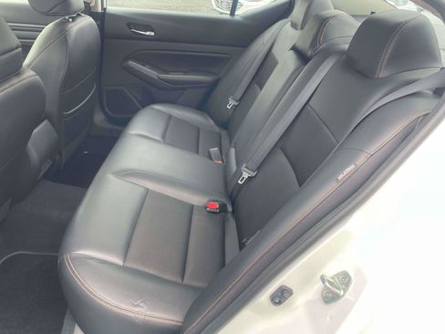 Used 2022 Nissan Altima 2.5 SR w/ Midnight Edition Package FWD image 14