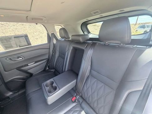 Certified 2022 Nissan Rogue Platinum w/ Head-Up Display Package image 27