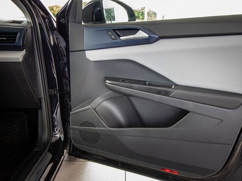 Used 2023 Volkswagen Taos SE w/ Panoramic Sunroof Package FWD image 18