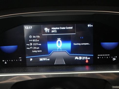 Used 2023 Volkswagen Tiguan SE w/ Panoramic Sunroof Package FWD image 13