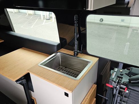 Used 2025 Mercedes-Benz Sprinter 2500 image 31