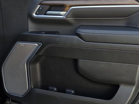 Used 2025 Chevrolet Silverado 3500 High Country w/ Technology Package image 8