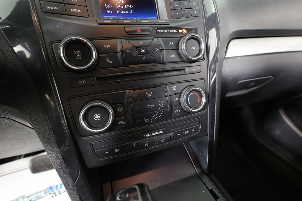 Used 2017 Ford Explorer XLT AWD/4WD image 34