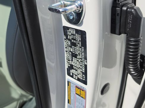 New 2026 Kia Niro EX FWD image 32