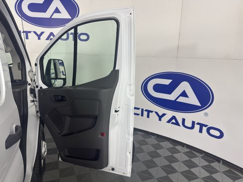 Used 2023 Ford Transit 250 Low Roof AWD image 31