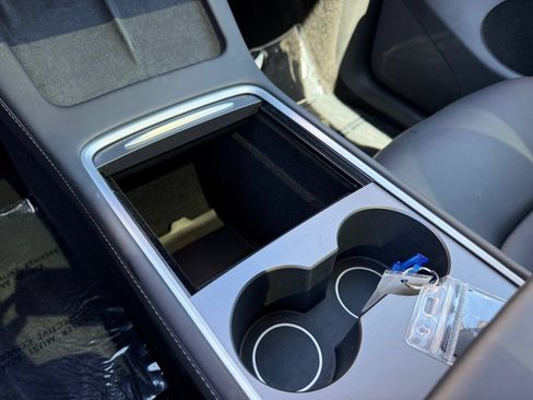 Used 2023 Tesla Model Y 2WD image 30