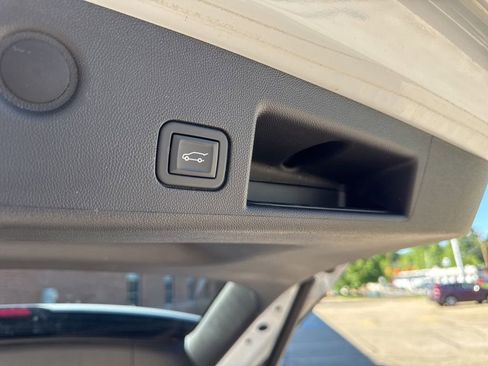 Used 2023 Chevrolet Equinox RS FWD image 9
