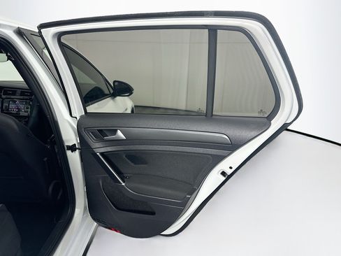 Used 2021 Volkswagen Golf 4-Door FWD image 29