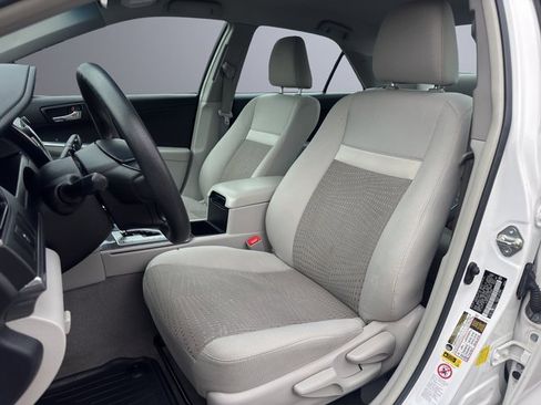 Used 2014 Toyota Camry LE image 14