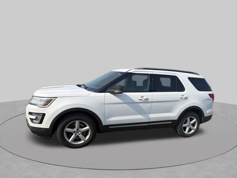 Used 2017 Ford Explorer XLT AWD/4WD image 1