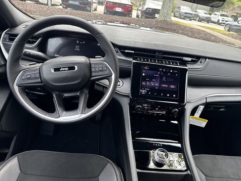New 2025 Jeep Grand Cherokee Altitude image 22
