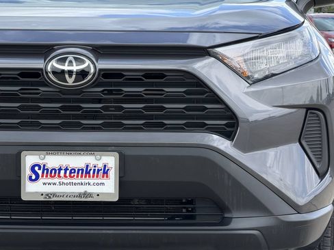 Used 2022 Toyota RAV4 LE FWD image 8