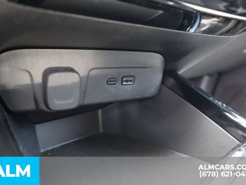 Used 2025 Chevrolet Trax LT w/ LT Convenience Package FWD image 34