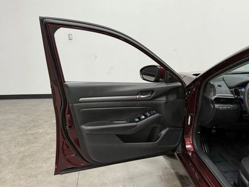 Used 2023 Nissan Altima 2.5 SV image 11