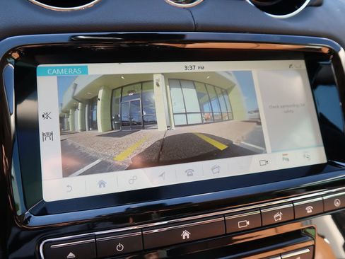 Used 2019 Jaguar XJ R-Sport RWD image 32