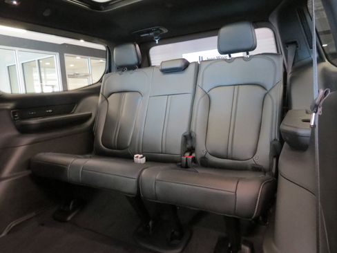 New 2026 Jeep Grand Wagoneer Limited image 14