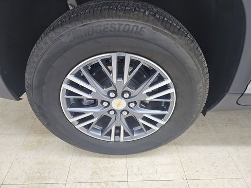 Used 2025 Chevrolet Traverse LT image 23