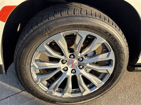 Used 2023 GMC Yukon XL Denali image 14