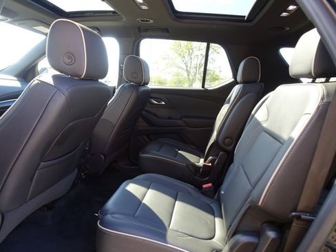 Certified 2023 Chevrolet Traverse Premier w/ Redline Edition image 16