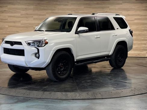 Used 2023 Toyota 4Runner SR5 Premium w/ Moonroof Package RWD image 5