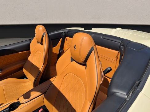 Used 2016 Ferrari California T image 31