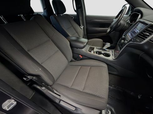 Used 2018 Jeep Grand Cherokee Laredo image 15