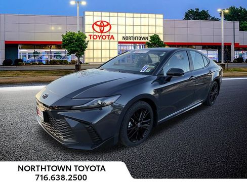 Used 2025 Toyota Camry SE w/ Convenience Package image 1