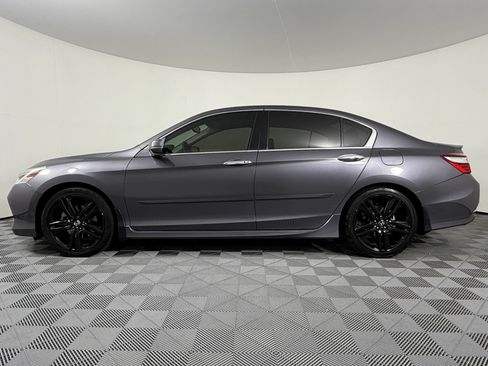 Used 2017 Honda Accord Touring image 13