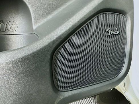 Used 2025 Nissan Frontier SV w/ SV Convenience Package image 17