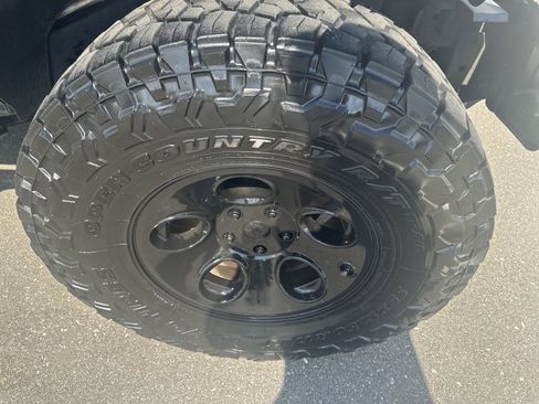Used 2017 Jeep Wrangler Unlimited Rubicon AWD/4WD image 33