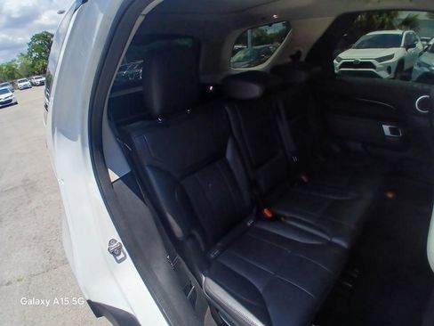 Used 2020 Land Rover Discovery SE AWD/4WD image 16