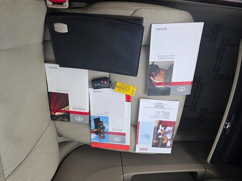 Used 2011 Toyota Avalon Limited image 62