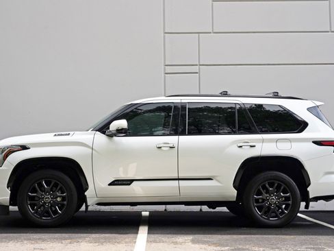 Used 2023 Toyota Sequoia Platinum AWD/4WD image 9