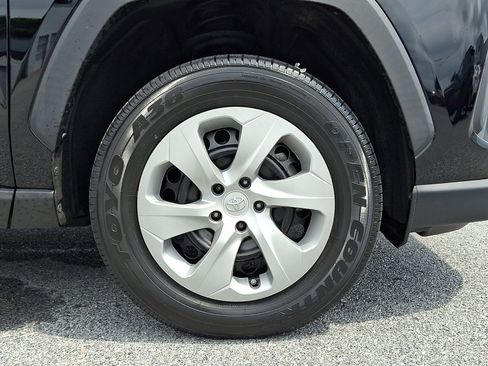 Used 2023 Toyota RAV4 LE AWD/4WD image 9