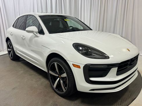 Used 2026 Porsche Macan AWD/4WD image 40