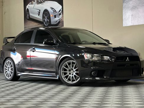 Used 2011 Mitsubishi Lancer Evolution GSR image 2