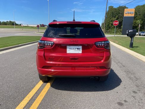 Certified 2022 Jeep Compass Limited image 9