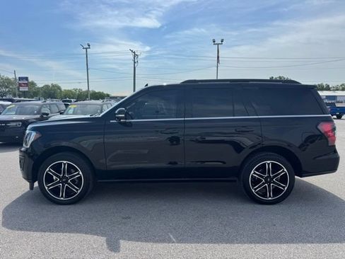 Used 2021 Ford Expedition Limited AWD/4WD image 2