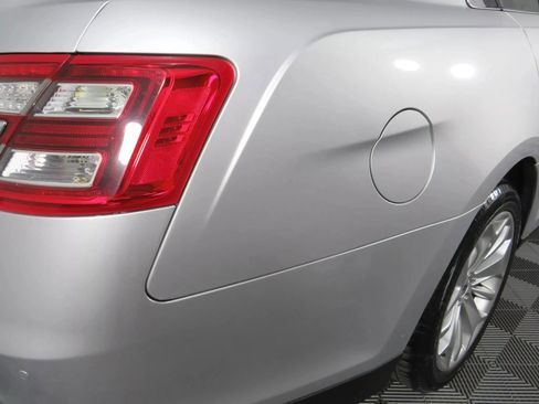 Used 2018 Ford Taurus Limited image 31