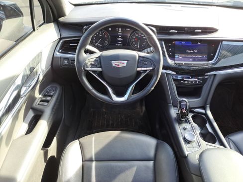 Used 2021 Cadillac XT6 Premium Luxury image 12